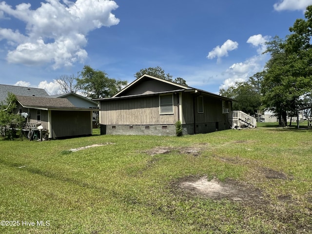 258 Hideaway Rd, Belhaven, NC 27810 - rear view of house featuring crawl space and a lawn