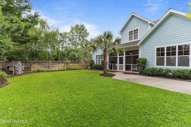 712 Tanbridge Rd, Wilmington, NC 28405 - view of yard with a sunroom