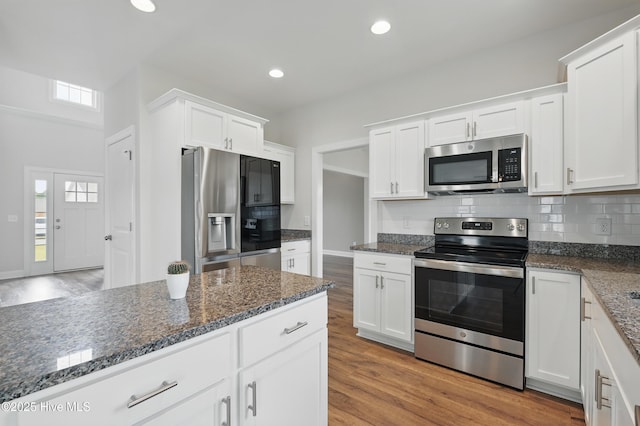 33 Chippewa Ln, Rocky Point, NC 28457 - kitchen featuring appliances with stainless steel finishes, white cabinetry, light wood-style flooring, dark stone counters, and recessed lighting