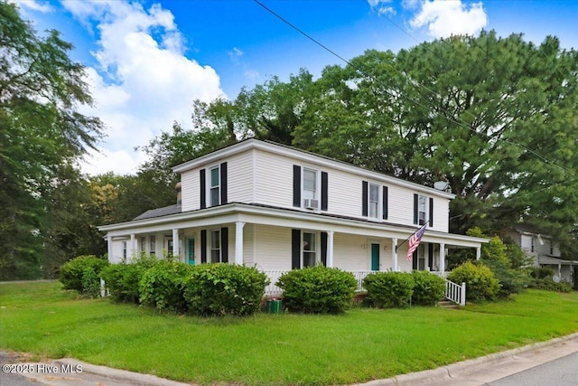 305 Court St, Gatesville, NC 27938 - farmhouse-style home featuring covered porch and a front lawn