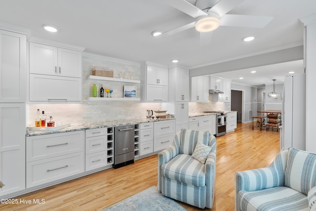 827 Village Point Rd SW, Shallotte, NC 28470 - living area featuring crown molding, a ceiling fan, light wood finished floors, and recessed lighting
