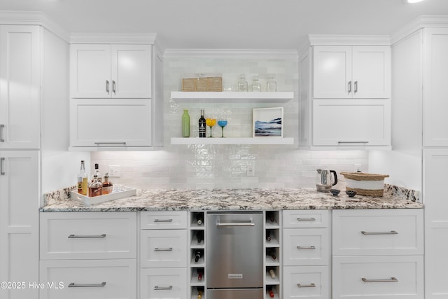 827 Village Point Rd SW, Shallotte, NC 28470 - indoor dry bar featuring backsplash