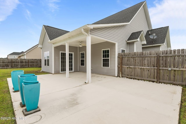 1005 Flounder Run, New Bern, NC 28562 - fenced backyard with ceiling fan and a patio
