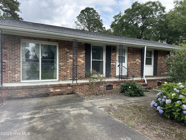 2611 Lisa Ln, Goldsboro, NC 27534 - ranch-style home featuring a porch and brick siding
