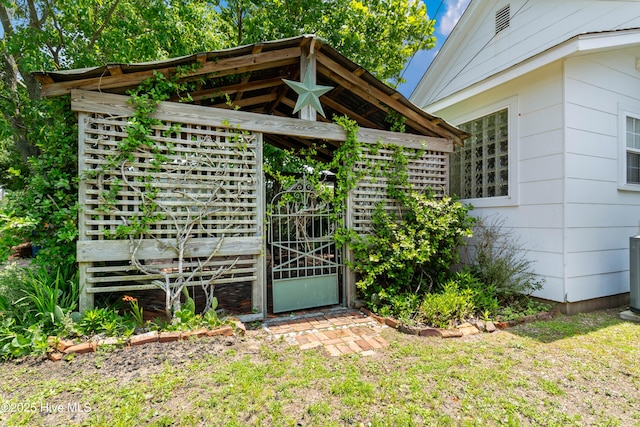1402 Shepard St, Morehead City, NC 28557 - view of exterior entry