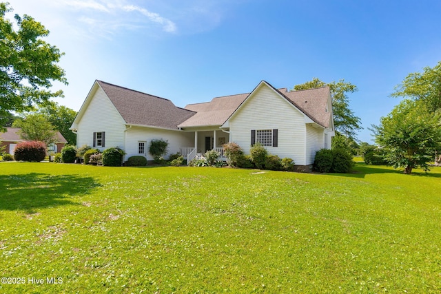 116 Spencer Ln, Newport, NC 28570 - traditional-style house featuring a front lawn
