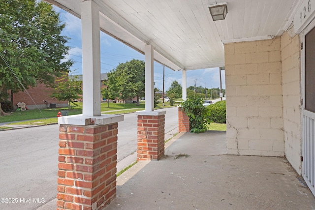 926 Cedar St, New Bern, NC 28560 - view of porch