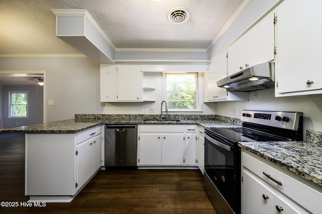 429 Swiss Rd, New Bern, NC 28560 - kitchen featuring range with electric stovetop, dishwasher, under cabinet range hood, a sink, and a textured ceiling