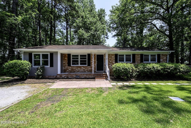 429 Swiss Rd, New Bern, NC 28560 - ranch-style home featuring a front yard, crawl space, and brick siding