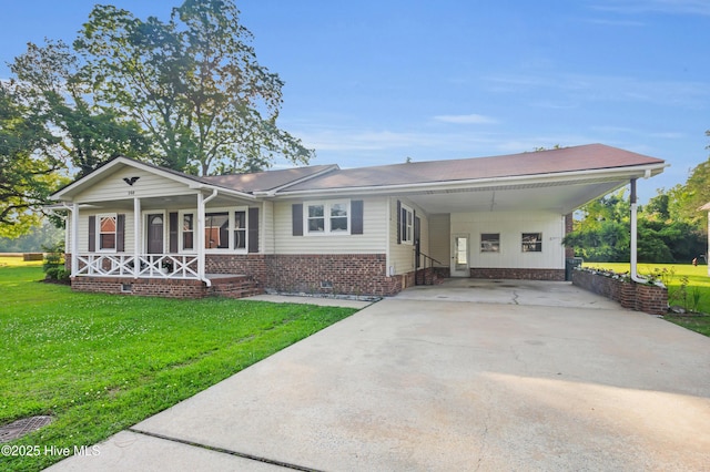 208 Buck Ln, Vanceboro, NC 28586 - view of front of home featuring a porch, a front lawn, driveway, and a carport