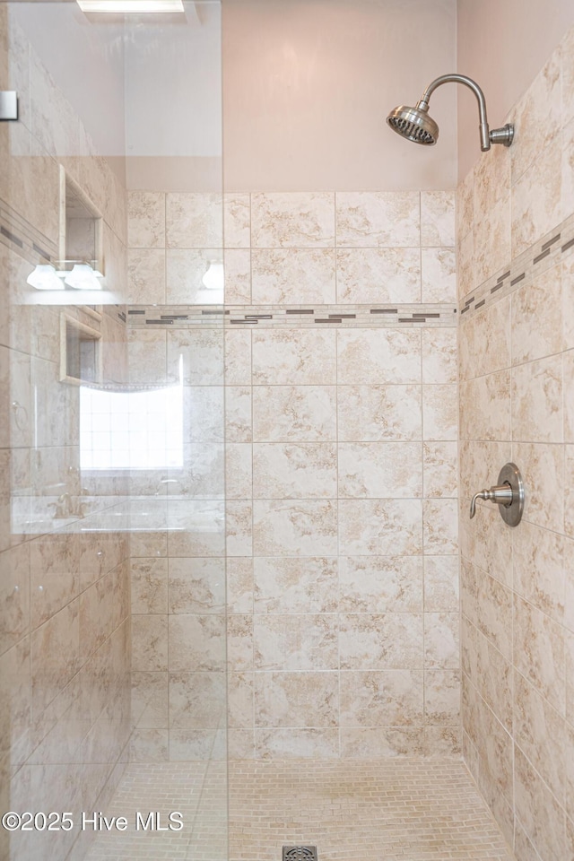 600 Booth Pond Rd, Raeford, NC 28376 - bathroom featuring tiled shower