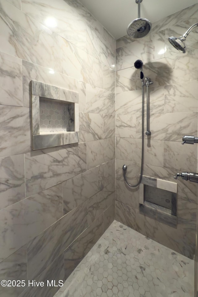 10 Linville Dr, Pinehurst, NC 28374 - bathroom featuring a tile shower