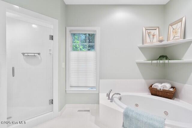 1012 Creekside Ln, Wilmington, NC 28411 - full bath with a jetted tub and a stall shower
