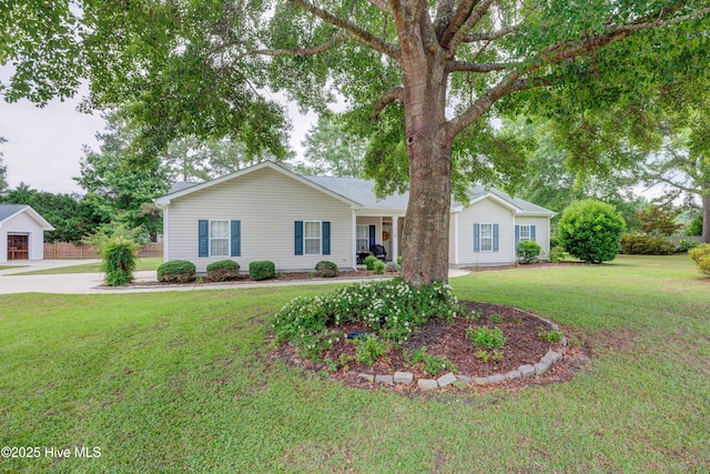 318 Winding Creek Rd, Rocky Point, NC 28457 - single story home featuring a front yard