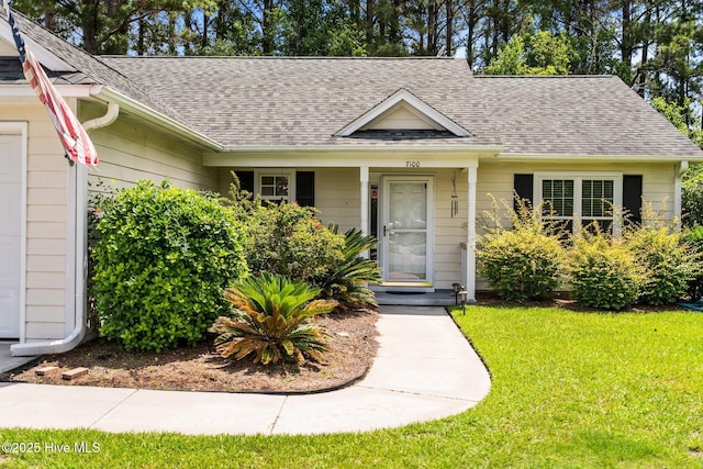 7100 Farrington Farms Dr, Wilmington, NC 28411 - view of front of home featuring a shingled roof and a front yard