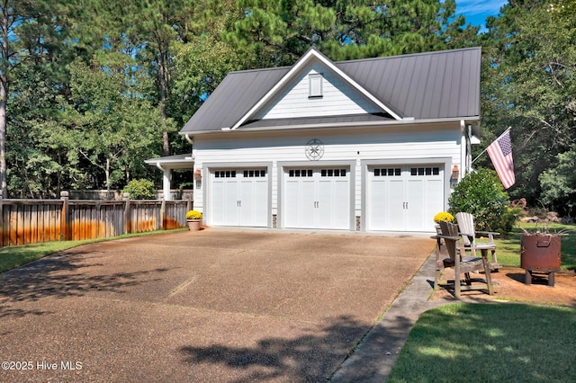 1001 Appaloosa Trl, Wilmington, NC 28411 - garage with view of scattered trees