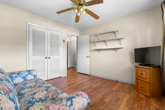 525 Mohican Trl, Wilmington, NC 28409 - living area featuring light wood-style floors, ceiling fan, and baseboards