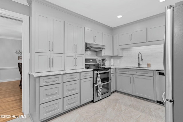 3504 Sheffield Dr, Rocky Mount, NC 27803 - kitchen featuring stainless steel appliances, a sink, under cabinet range hood, gray cabinetry, and crown molding
