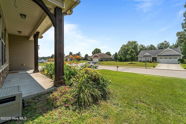433 Shepherd Trl, Aberdeen, NC 28315 - view of grassy yard featuring a residential view