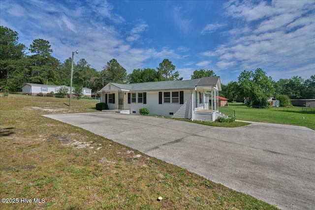 110 Texanna Ln, Raeford, NC 28376 - single story home featuring driveway and a front lawn