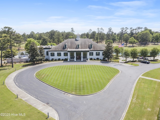 423 White Columns Way, Wilmington, NC 28411 - view of front of home featuring a front lawn, view of scattered trees, and curved driveway
