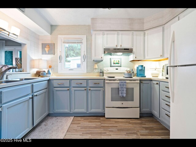 316 Wimbledon Ct, Wilmington, NC 28412 - living area with stairway, carpet, and baseboards