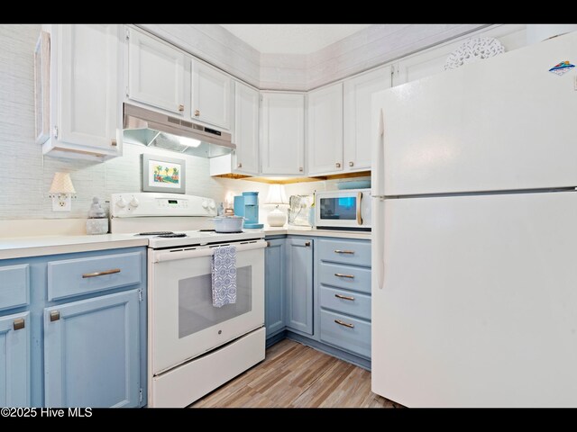 316 Wimbledon Ct, Wilmington, NC 28412 - living area featuring carpet flooring, stairway, a high ceiling, and baseboards