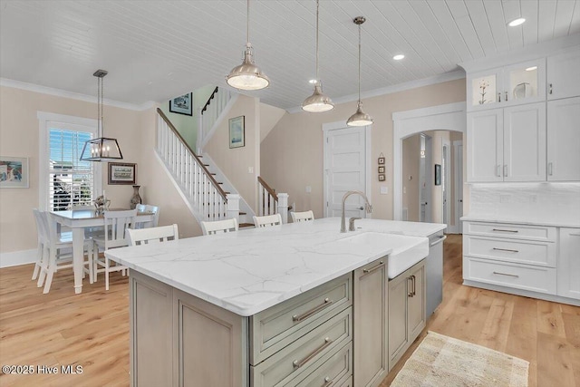 209 S 11th St, Morehead City, NC 28557 - kitchen featuring a sink, light wood-style flooring, an island with sink, white cabinetry, and crown molding