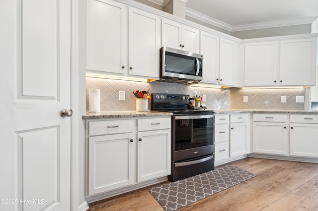 412 Palisades Way, New Bern, NC 28560 - kitchen with appliances with stainless steel finishes, white cabinetry, crown molding, and light wood finished floors