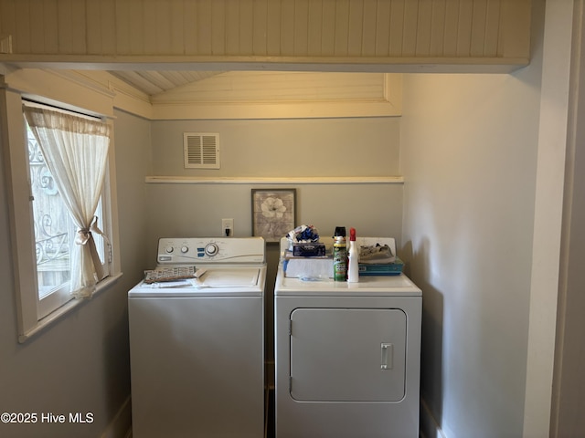 314 Ave B, New Bern, NC 28560 - laundry area featuring independent washer and dryer