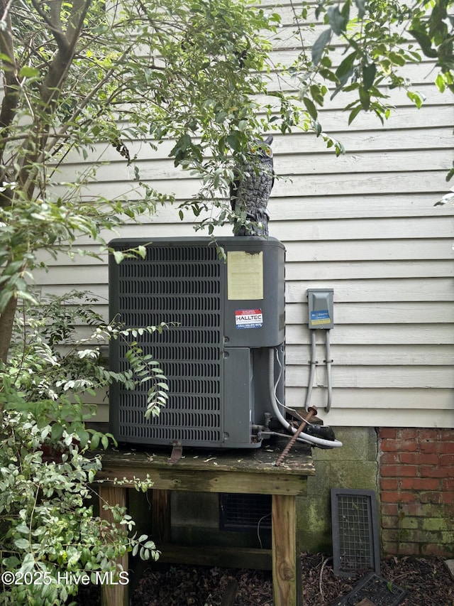 314 Ave B, New Bern, NC 28560 - exterior view of central AC