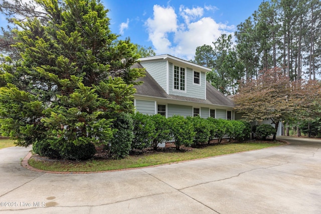 30 Deacon Palmer Pl, Southern Pines, NC 28387 - view of side of home with concrete driveway