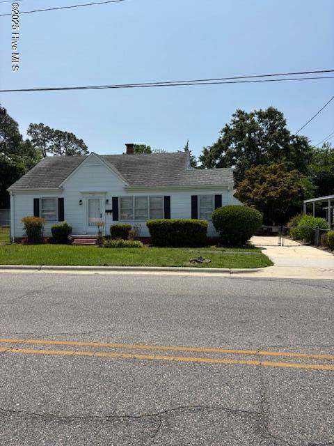 908 E 7th St, Lumberton, NC 28358 - view of front of house with a chimney