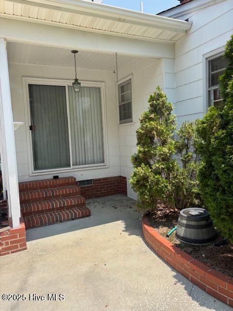 908 E 7th St, Lumberton, NC 28358 - entrance to property