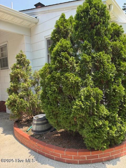 908 E 7th St, Lumberton, NC 28358 - view of side of home