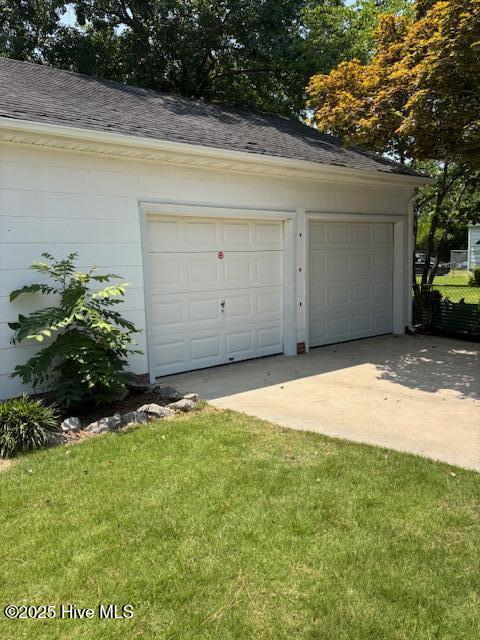908 E 7th St, Lumberton, NC 28358 - view of garage