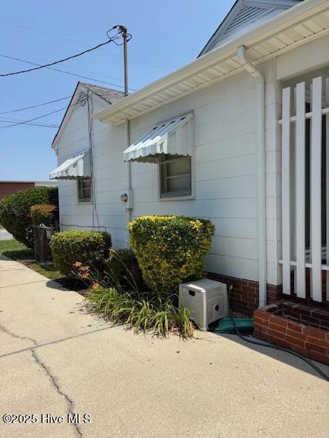 908 E 7th St, Lumberton, NC 28358 - view of home's exterior