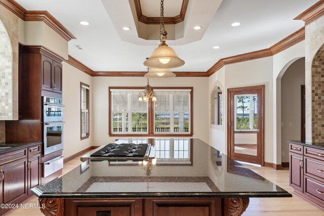 6424 River Vista Dr, Wilmington, NC 28412 - kitchen with a warming drawer, ornamental molding, a kitchen island, baseboards, and multiple ovens