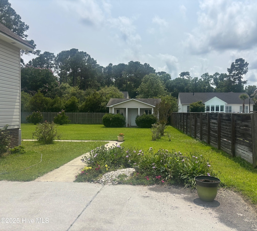 216 La Salle St, Wilmington, NC 28411 - view of yard