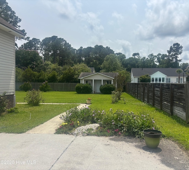 216 La Salle St, Wilmington, NC 28411 - view of yard