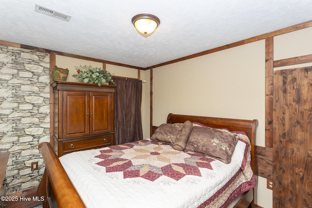 108 Western Trl, Carthage, NC 28327 - bedroom featuring a textured ceiling