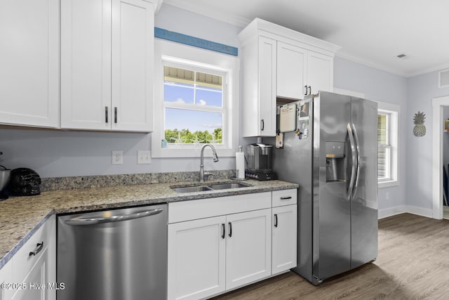 452 Crows Nest Ln, Sneads Ferry, NC 28460 - kitchen with appliances with stainless steel finishes, a sink, wood finished floors, white cabinetry, and crown molding