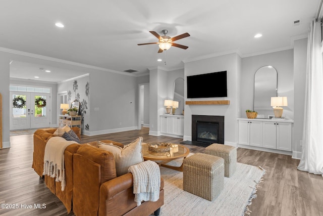 386 Yucca Ln, Wilmington, NC 28412 - living room featuring ceiling fan, recessed lighting, wood finished floors, baseboards, and a glass covered fireplace