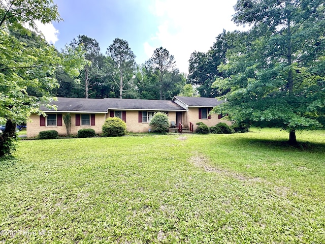 2513 David Ave, Kinston, NC 28501 - single story home with a front lawn, brick siding, and view of wooded area