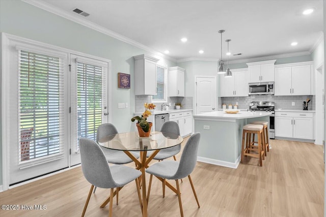 1233 Lt Congleton Rd, Wilmington, NC 28409 - dining area featuring light wood-type flooring, ornamental molding, and recessed lighting