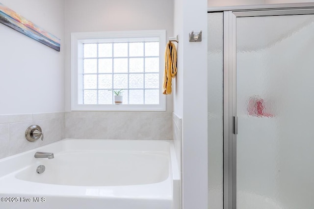 1000 Spot Cir, New Bern, NC 28562 - full bath featuring a shower stall and a garden tub