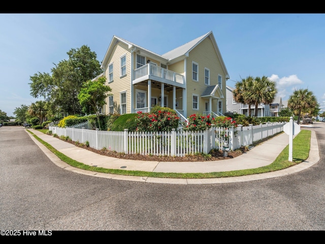 1523 Island Marina Dr, Carolina Beach, NC 28428 - view of front facade featuring a balcony and a fenced front yard