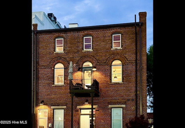 183 W Main St Unit 205, Washington, NC 27889 - multi unit property featuring a balcony and brick siding