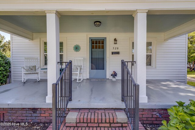 528 E 6th St, Washington, NC 27889 - entrance to property with a porch