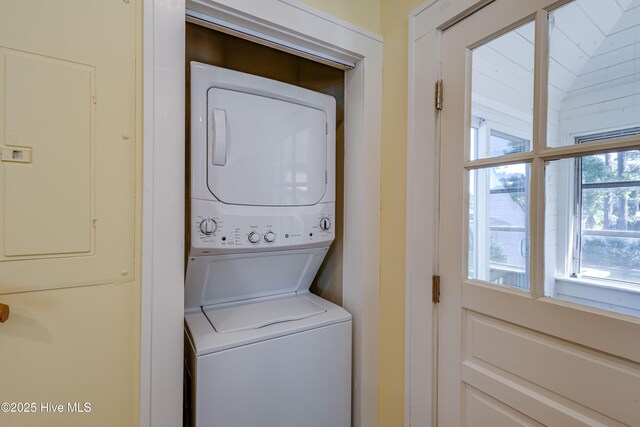528 E 6th St, Washington, NC 27889 - laundry room featuring stacked washer / dryer